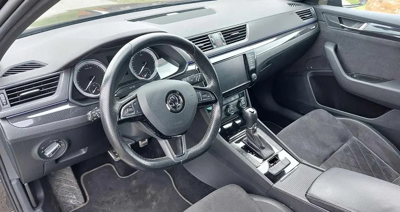 Skoda Superb cena 69990 przebieg: 304000, rok produkcji 2017 z Strzegom małe 232